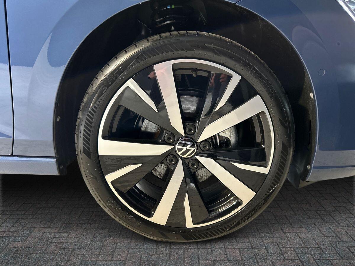 Volkswagen Golf Photo at-21bff6f543ed4816ab1637e8dda004ef.jpg