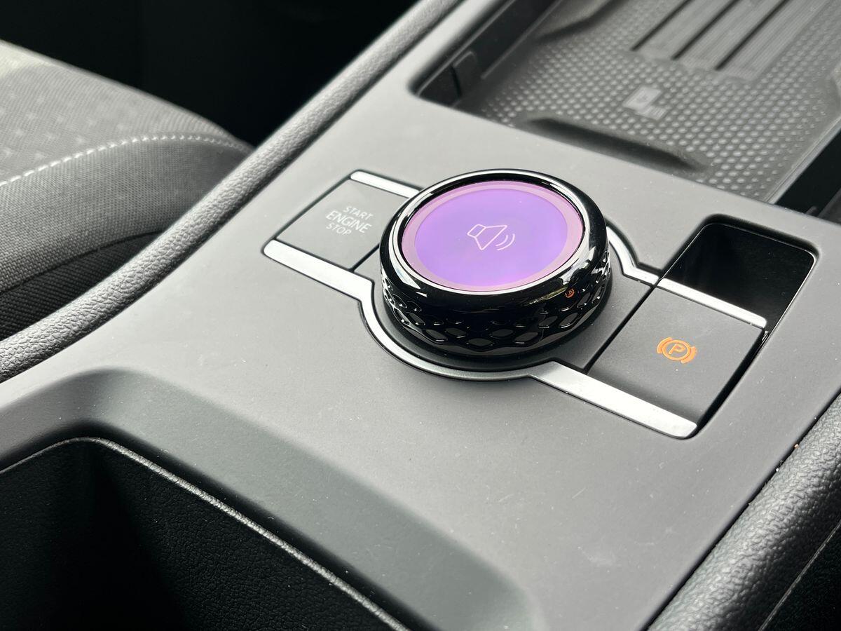 Volkswagen T-Roc Photo at-21d543336870434a9f5e8e08144b8652.jpg