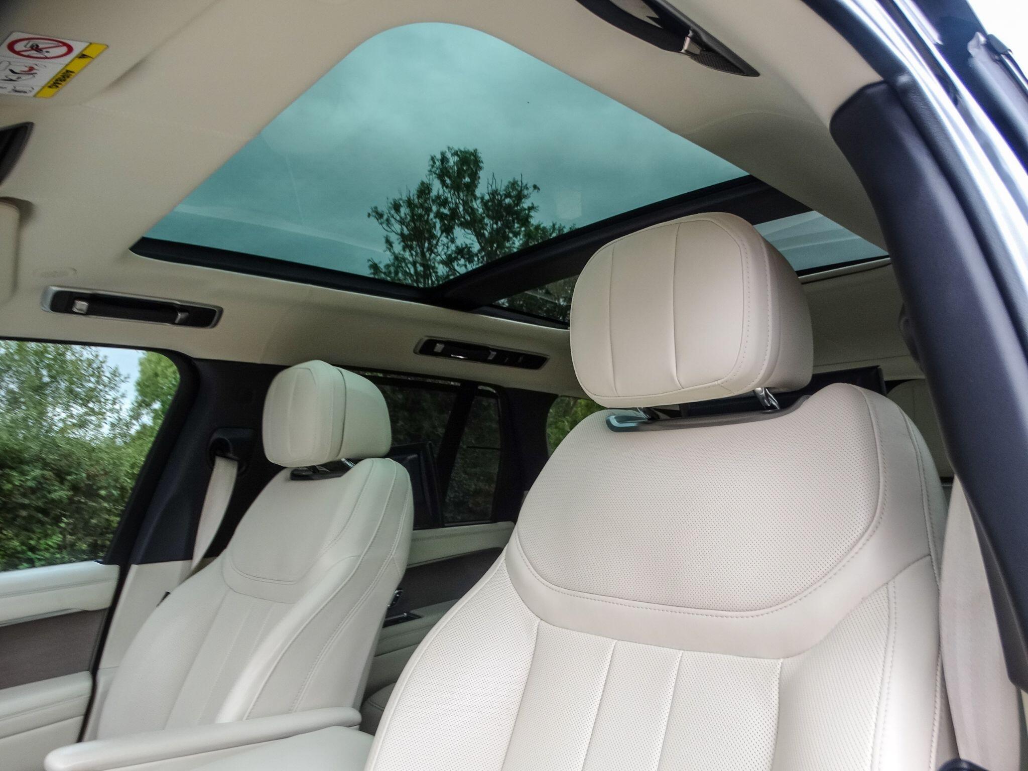 Land Rover Range Rover 3.0 D350 MHEV First Edition Auto 4WD Euro 6 (s/s) 5dr — photo 15