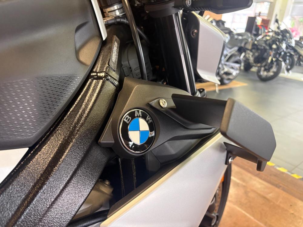 BMW M 1000 R Photo at-2275016154504e828fa84e5e92b9eb67.jpg