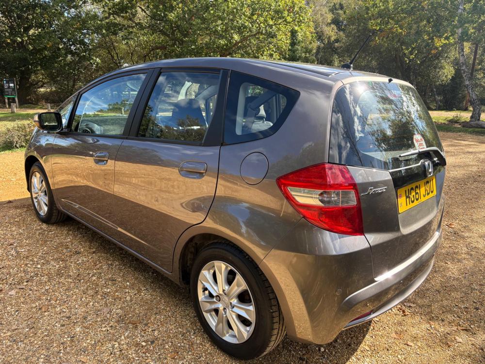 Honda Jazz Photo at-228b8f865e0a4da7a6ec813d6784c255.jpg
