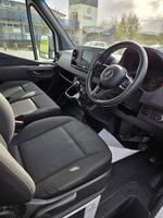 Mercedes-Benz Sprinter Photo 14