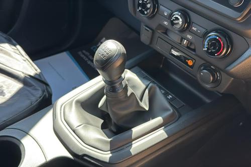 Isuzu D-MAX Photo at-233e875a8ef34cfca51a545cf81b586f.jpg