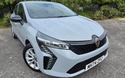 None RENAULT CLIO 1.6 E TECH EVOLUTION AUTO EURO 6 S S 5DR PRICE 16,989... photo