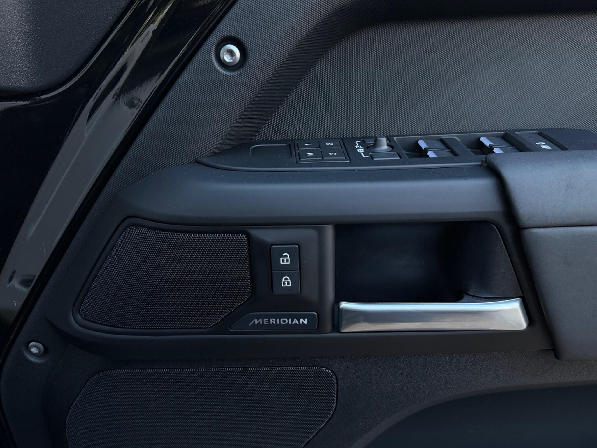 Land Rover Defender 110 3.0 D250 MHEV X-Dynamic SE Auto 4WD Euro 6 (s/s) 5dr — photo 13