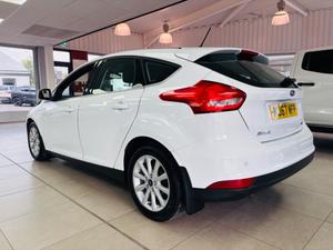 Ford Focus Photo 6