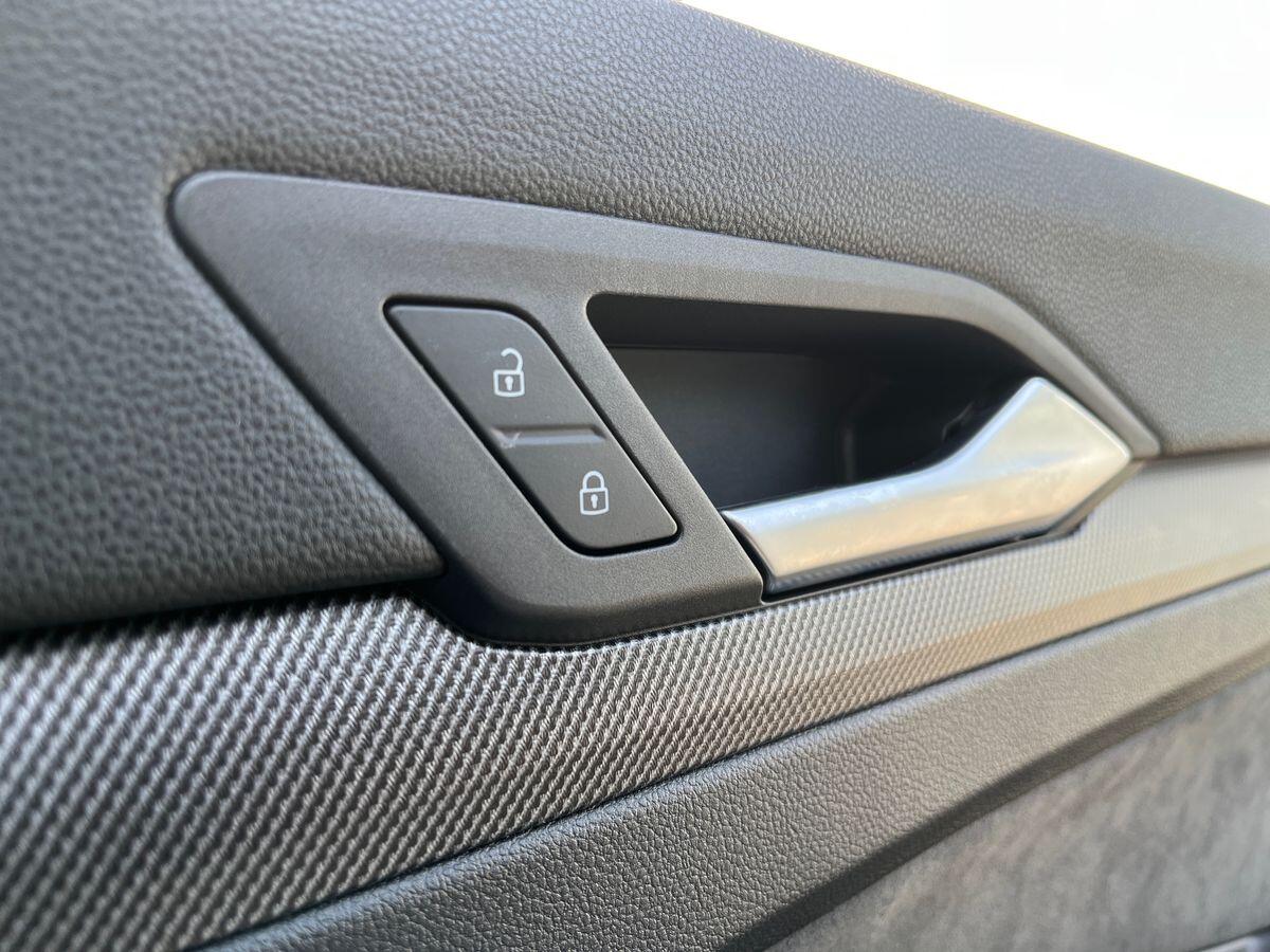 Volkswagen Golf Photo at-24370ba1fcd548428cfaf5a23bff5791.jpg