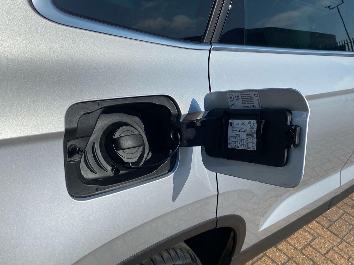 2023 Skoda Karoq thumbnail 17