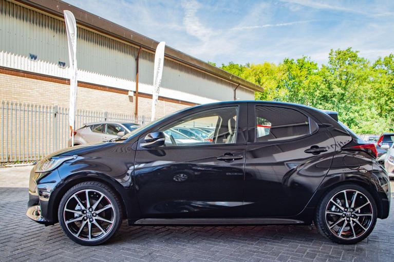 Used Toyota Yaris GX25ZGV 10
