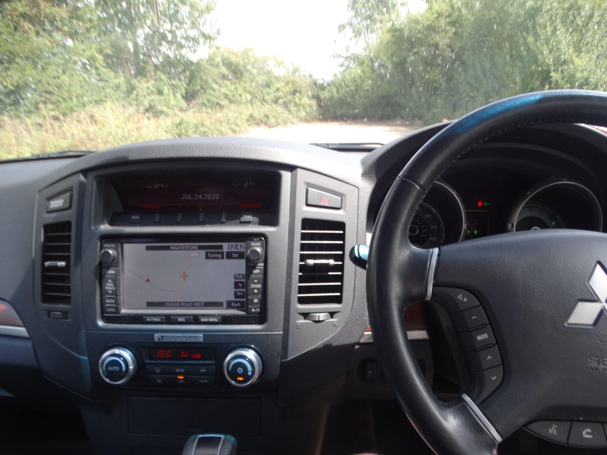 Mitsubishi Shogun 3.2 DI-DC SG3 Auto 4WD Euro 5 5dr LWB — photo 8