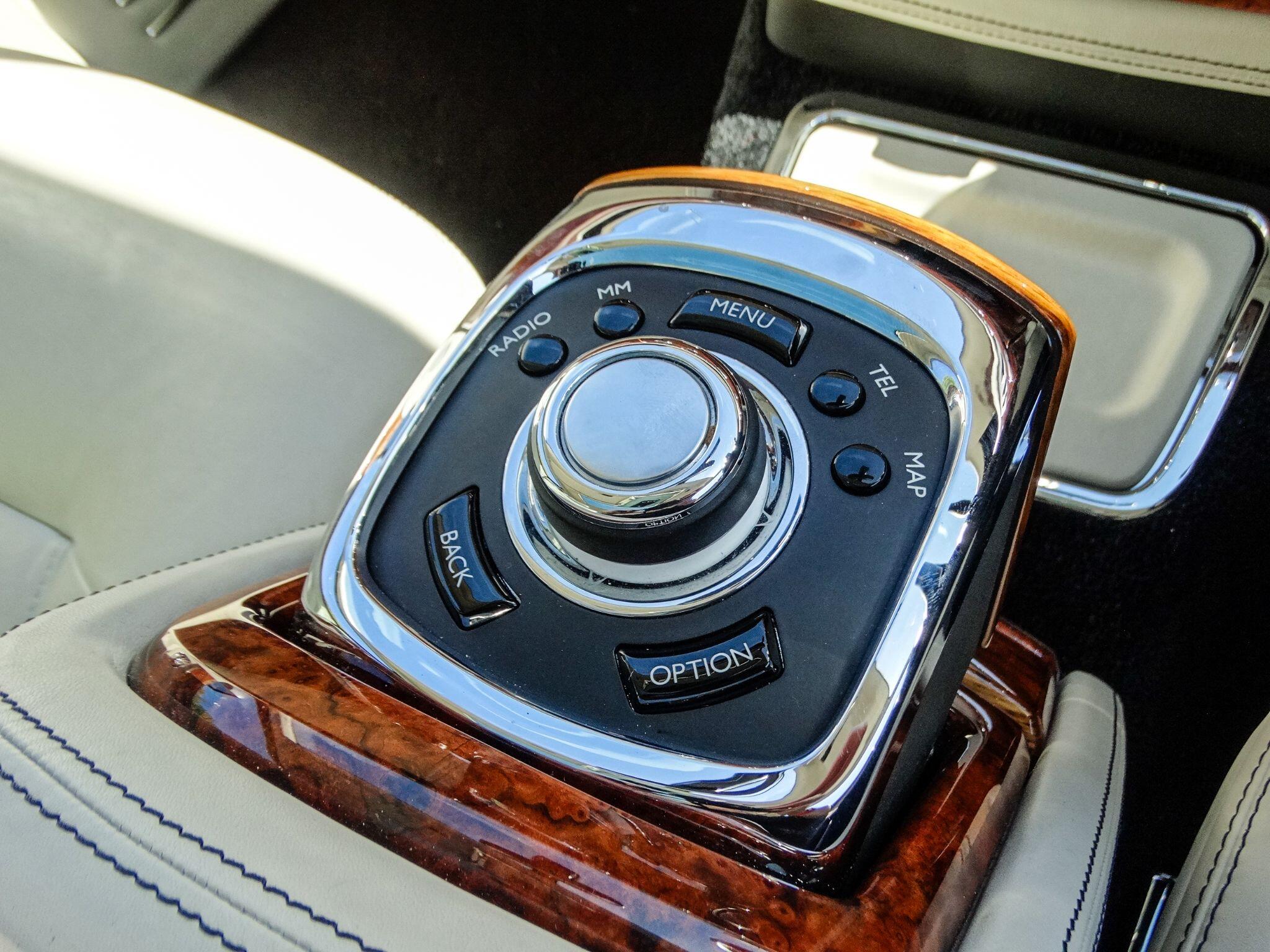 Rolls-Royce Phantom 6.7 V12 Saloon 4dr Petrol Auto Euro 5 (453 bhp) — photo 35