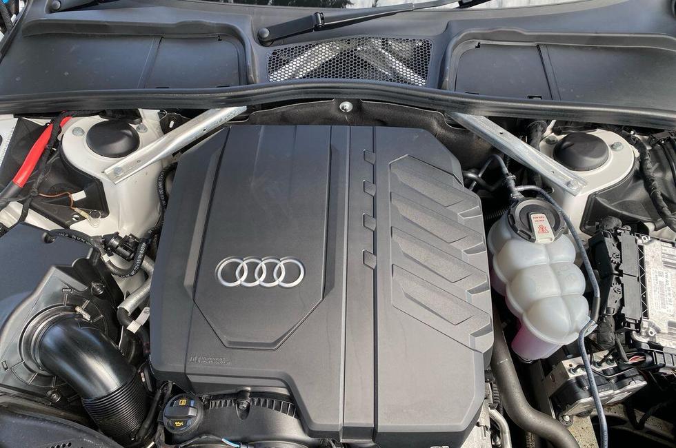 Audi A4 Photo at-258e2479d0924d6aab14b63d9f4f2c0f.jpg