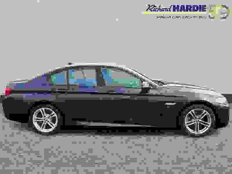 BMW 5 Series Photo at-25ad2af31db54c4c872326408e03cc57.jpg