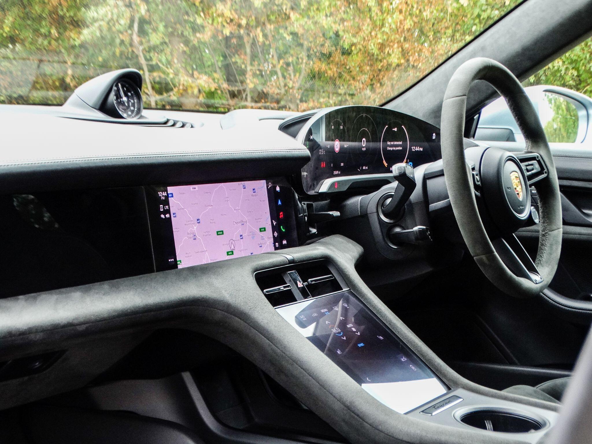 Porsche Taycan Performance Plus 93.4kWh GTS Sport Turismo Auto 4WD 5dr (11kW Charger) — photo 17