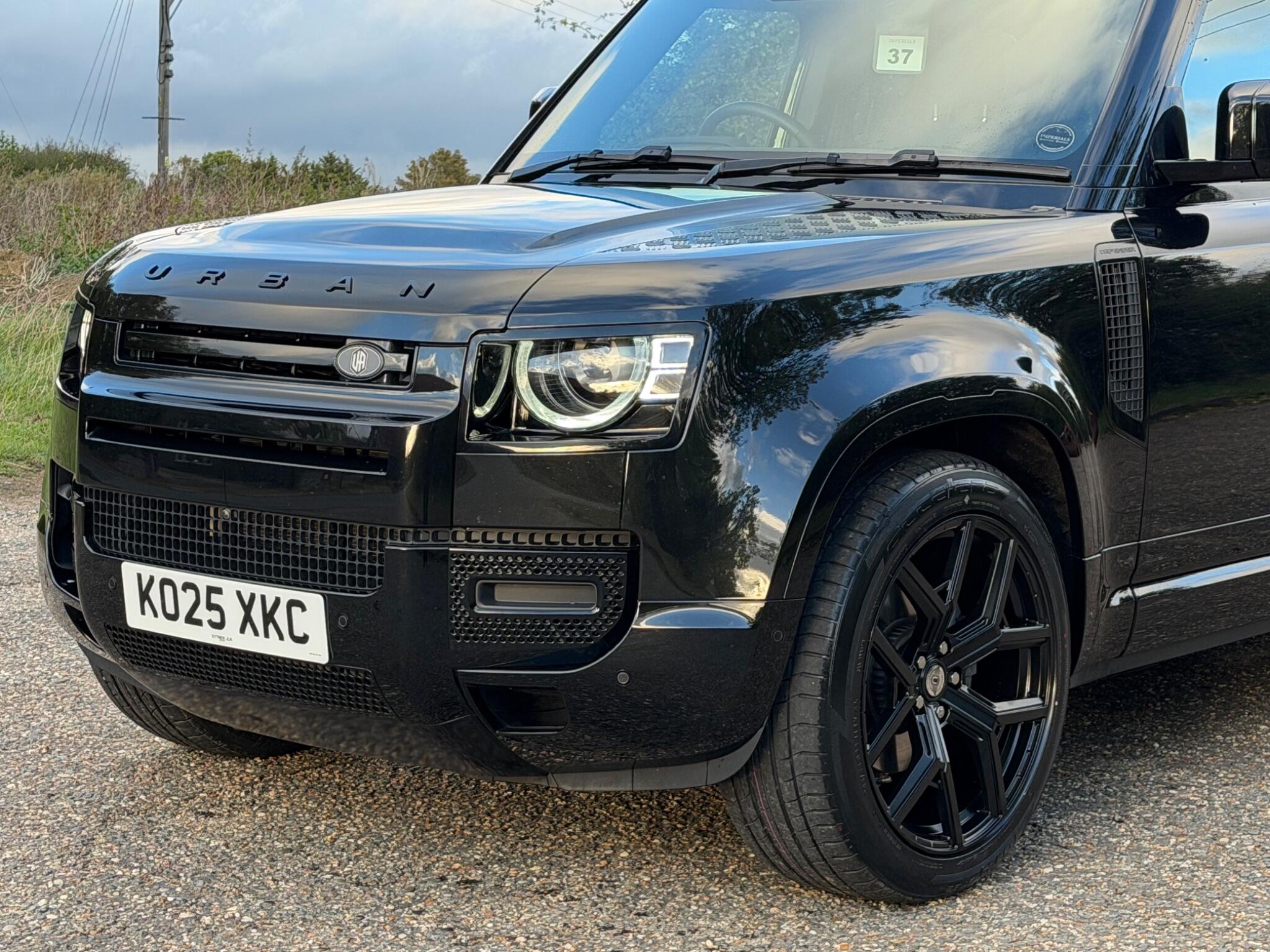 Land Rover Defender 110 3.0 D250 MHEV X-Dynamic SE Auto 4WD Euro 6 (s/s) 5dr — photo 2