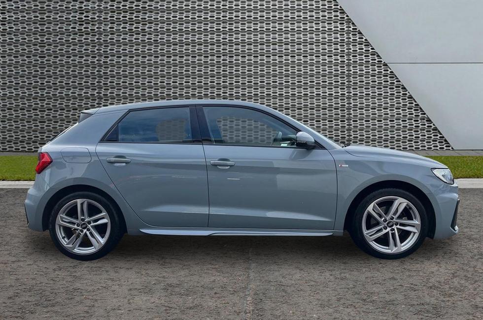 Audi A1 Photo at-2617f97a90d346ce933193d9f3204eb8.jpg