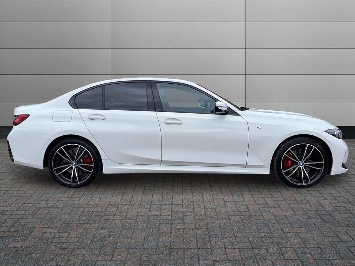 BMW 3 Series Photo 9