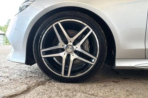 Mercedes-Benz E-CLASS Photo at-264ac3a5033d4069bf9acec06bde9224.jpg