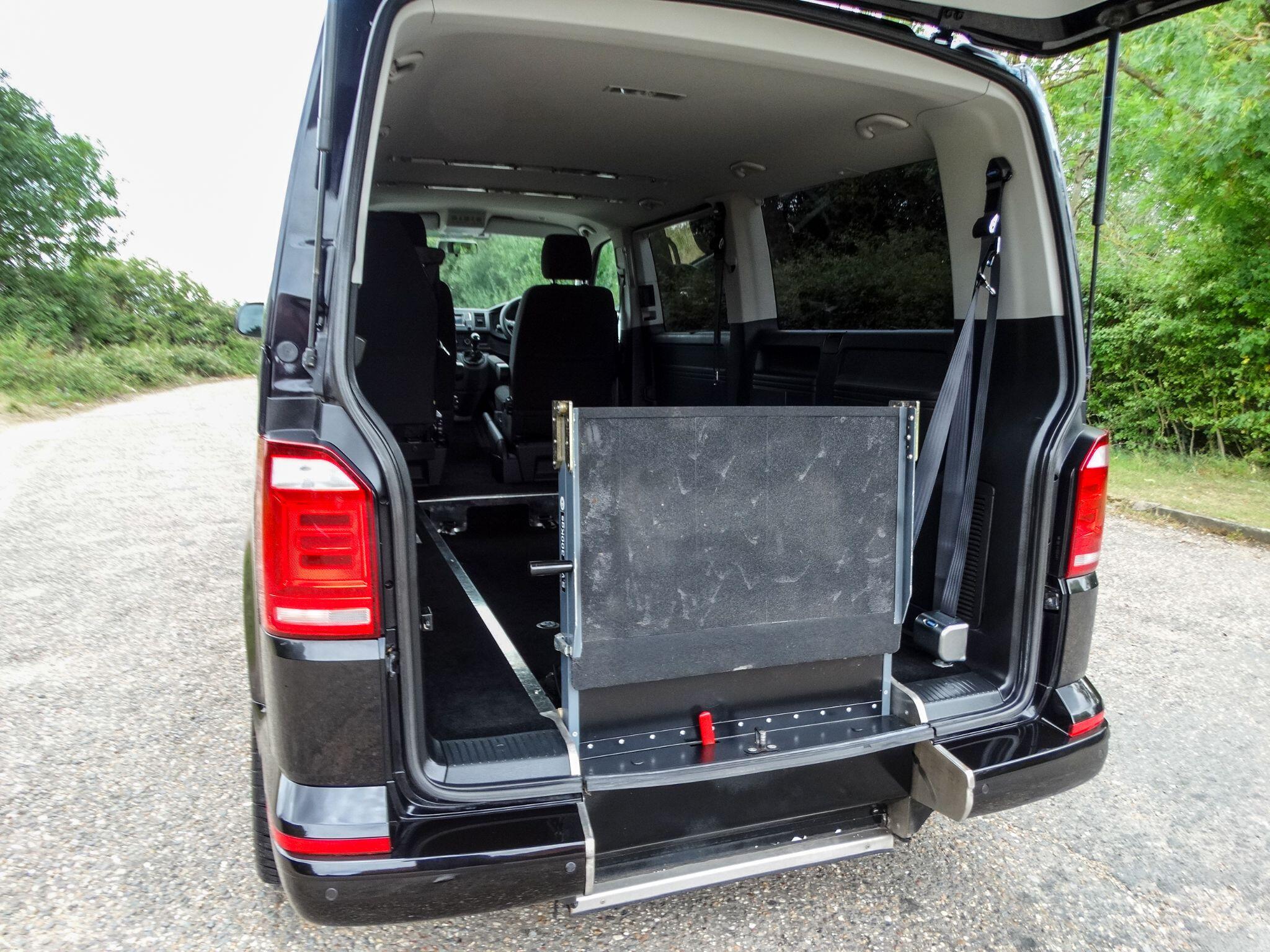 Volkswagen Transporter Shuttle 2.0 TDI BlueMotion Tech SE FWD LWB Euro 6 (s/s) 5dr — photo 15