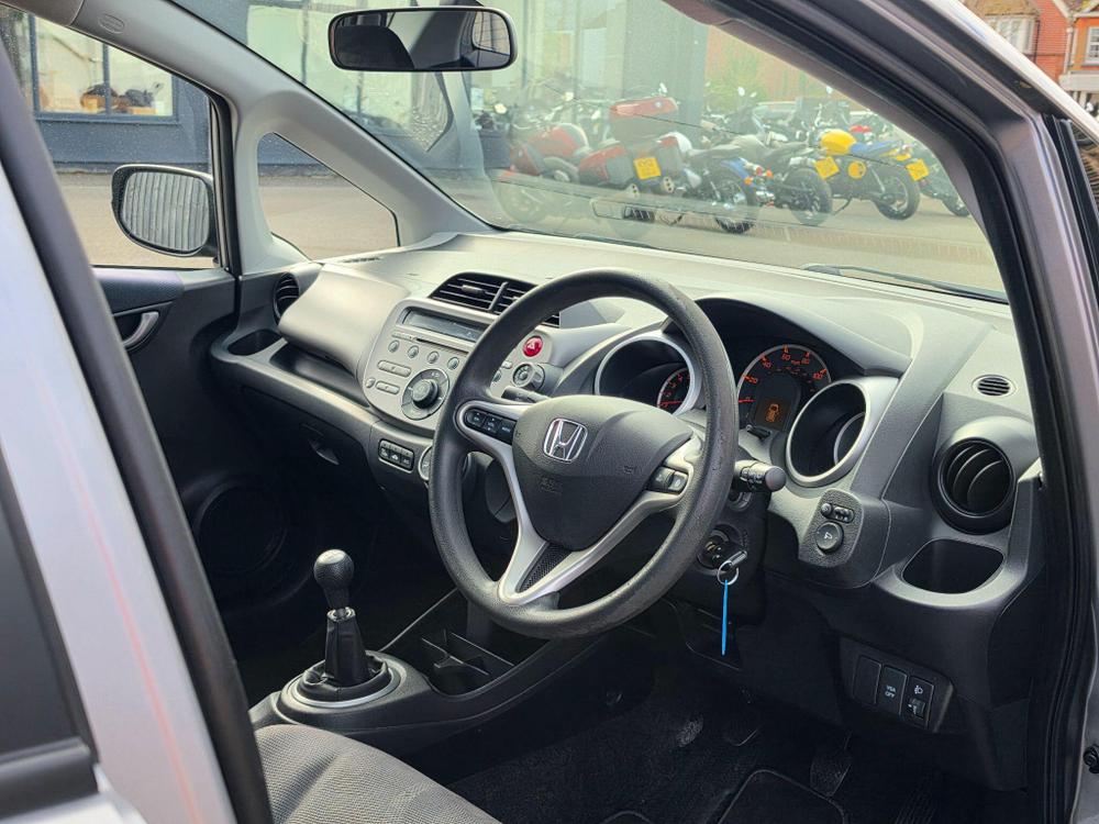 Honda Jazz Photo at-26f032b3e52e4356b683294fc24e4ea7.jpg