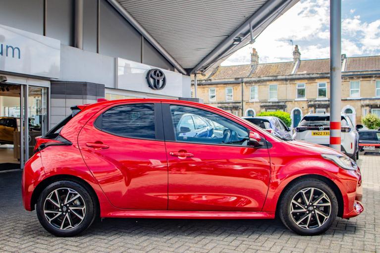 Used Toyota Yaris VN73KFK 5