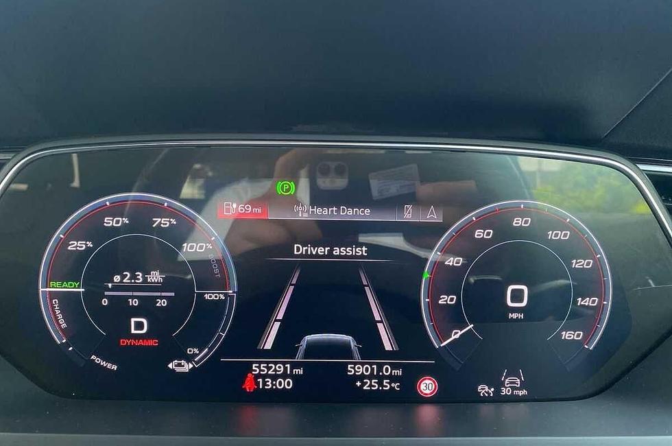 Audi Q8 Photo at-2717c18718fb4e409b768ddb4900a0c1.jpg
