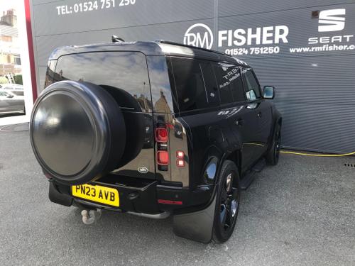 Land Rover Defender 110 Photo at-272191eb1ef9457894c098e44aee2455.jpg