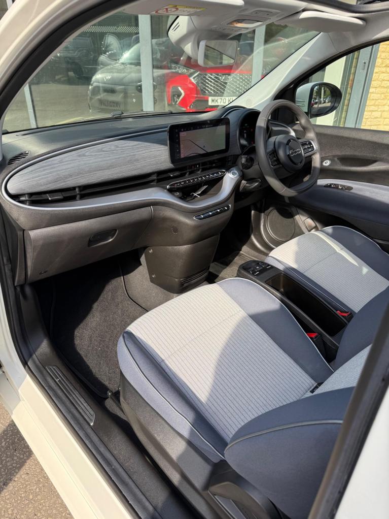 Used Fiat 500e C VX22LHV 24