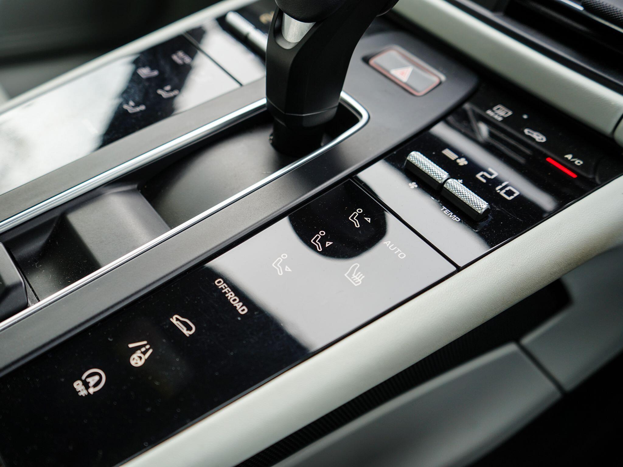Porsche Macan 2.0T PDK 4WD Euro 6 (s/s) 5dr — photo 34