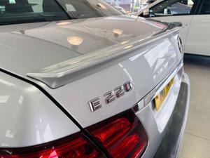 Mercedes-Benz E Class Photo 16