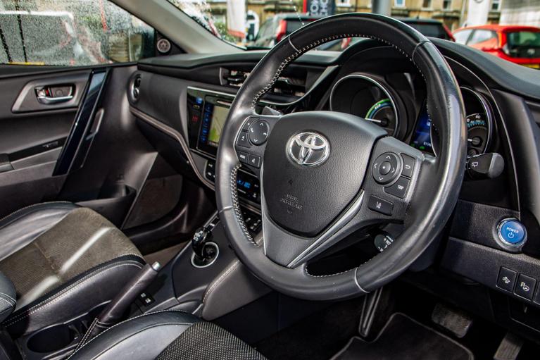 Used Toyota Auris WK18NDF 12