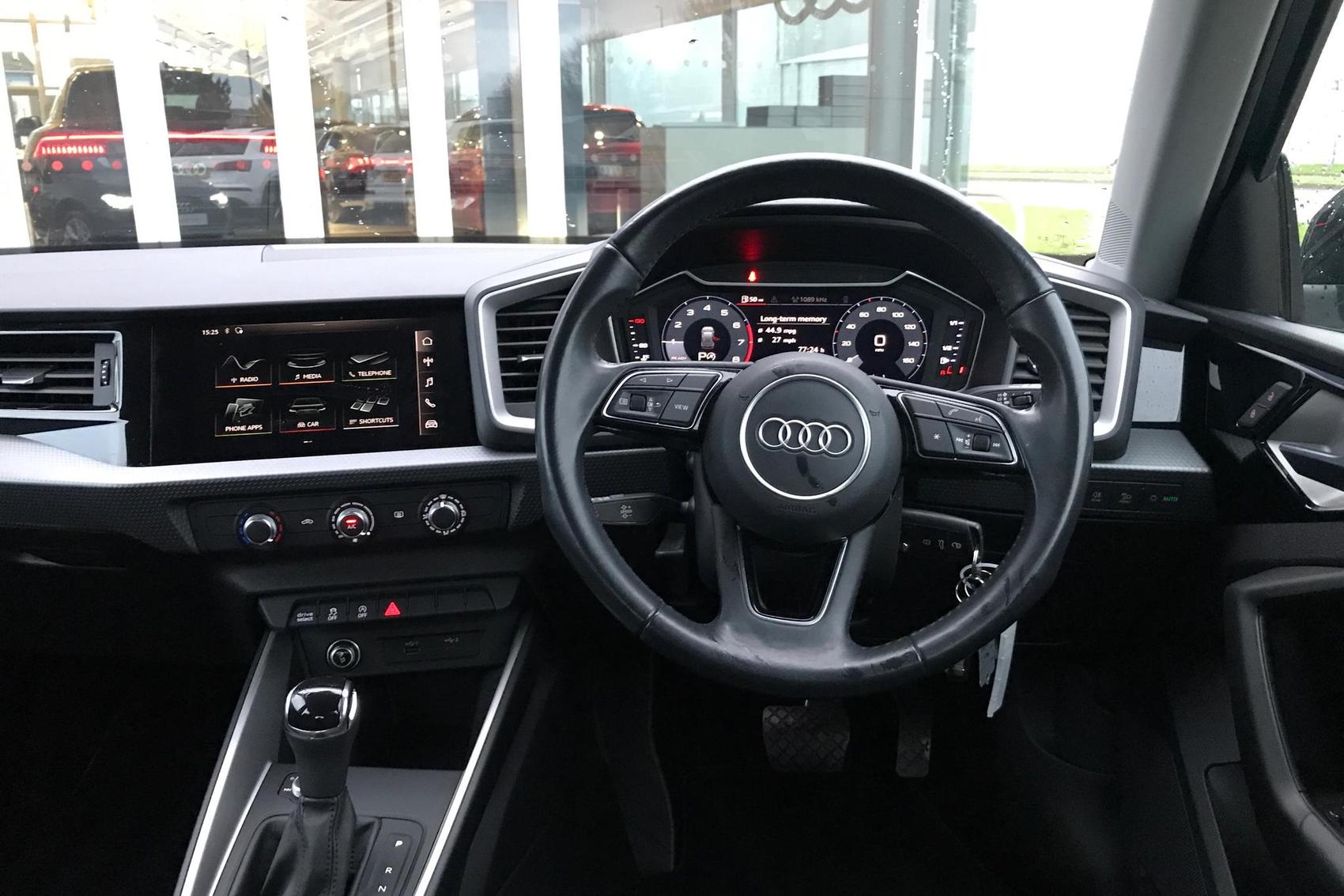 Audi A1 Sportback 40 TFSI - In Interior & Exterior details 