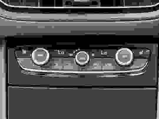 Vauxhall Grandland Photo at-27e17f4fabff427c840a660b492ef3e2.jpg