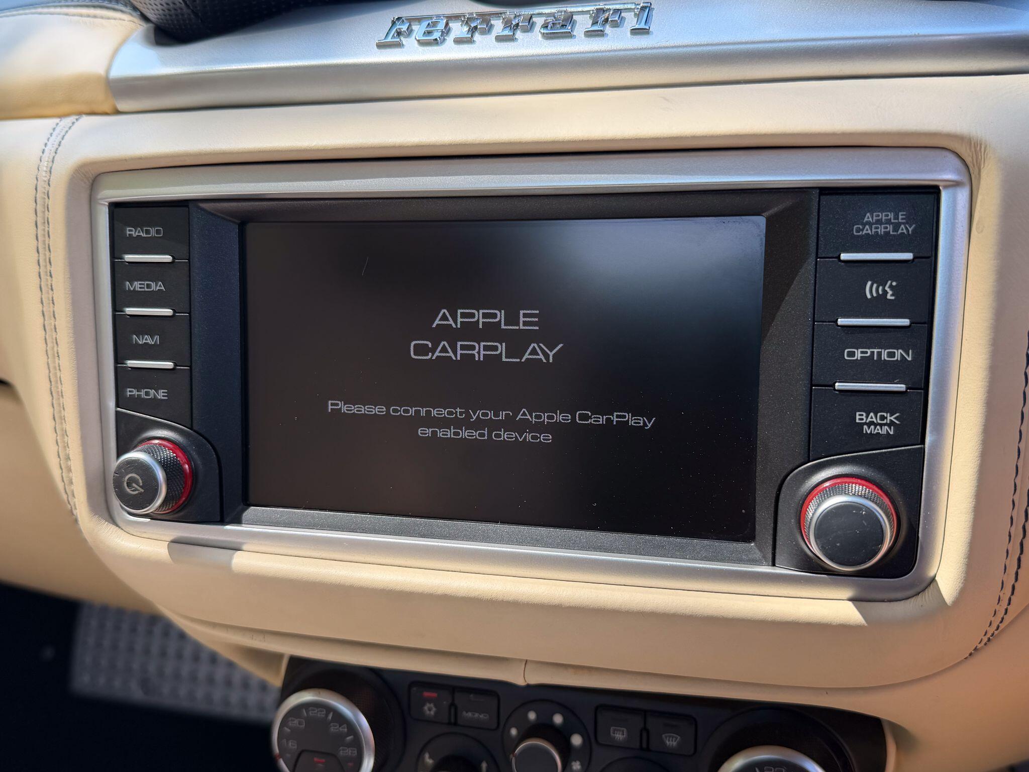 Ferrari California 3.8 V8 T Convertible 2dr Petrol F1 DCT Euro 6 (s/s) (560 ps) — photo 24