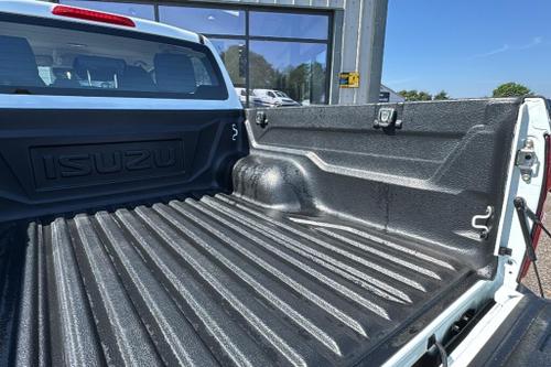 Isuzu D-MAX Photo at-27ee28016bfc4c9eaca2fcf43b9b27cd.jpg