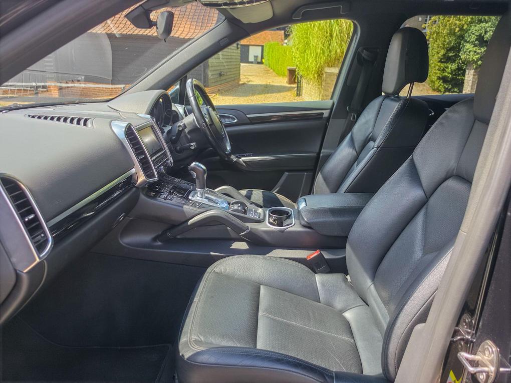 Used Porsche Cayenne LH62AAE 11