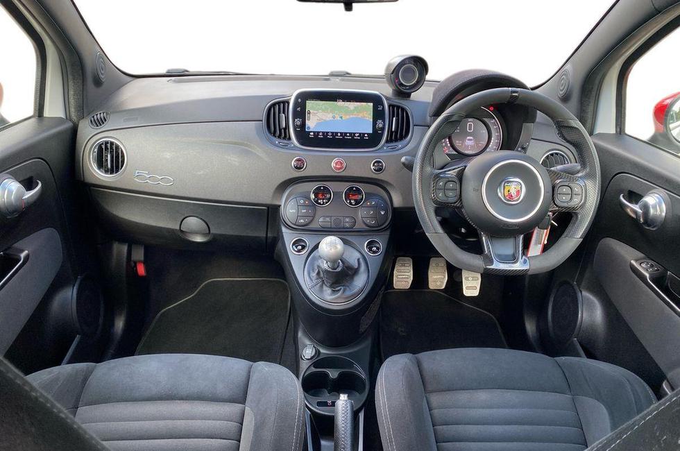 Abarth 595 Photo at-280d57bd0ff94f4e85e490f16eb98162.jpg