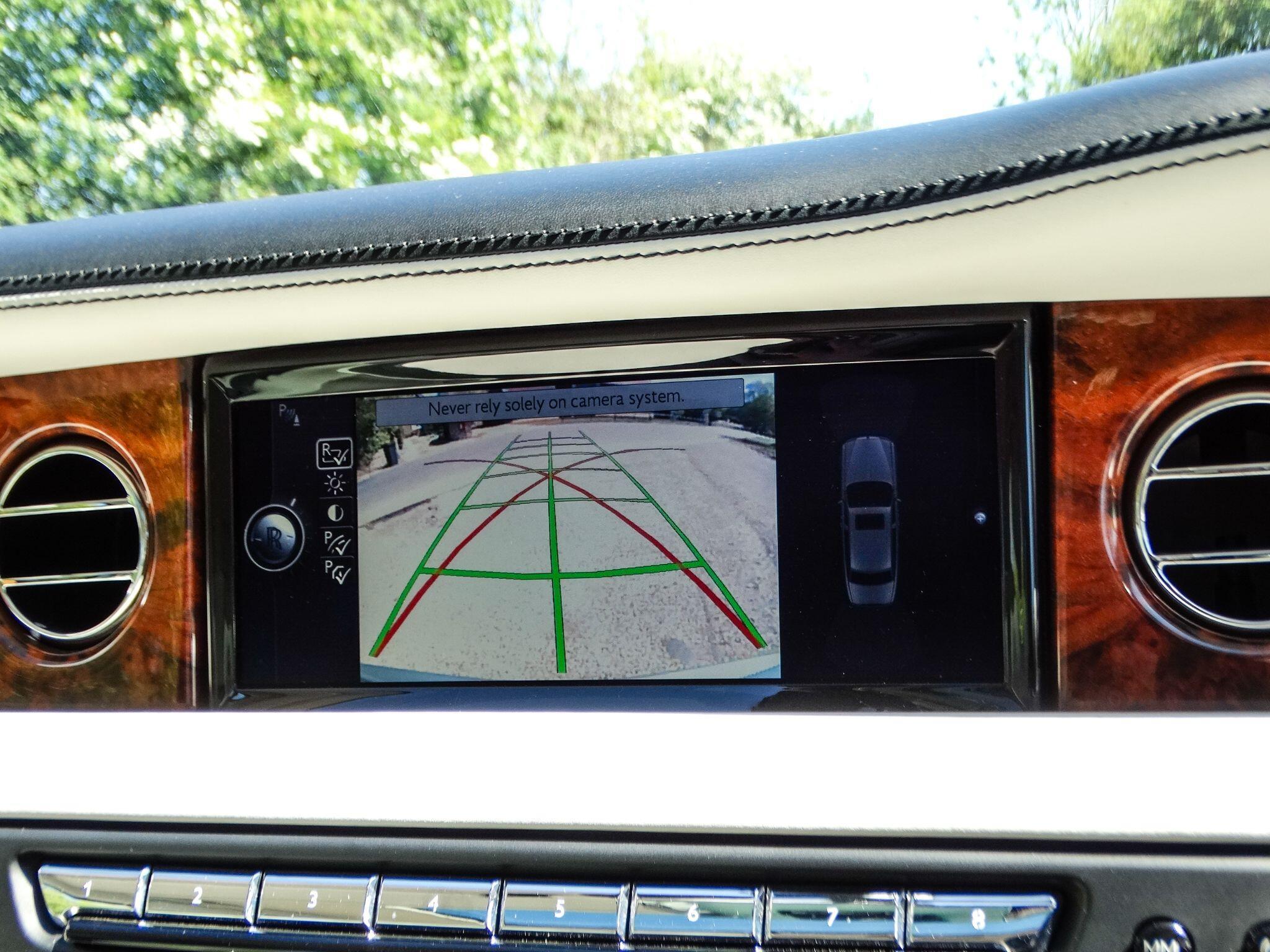 Rolls-Royce Phantom 6.7 V12 Saloon 4dr Petrol Auto Euro 5 (453 bhp) — photo 31