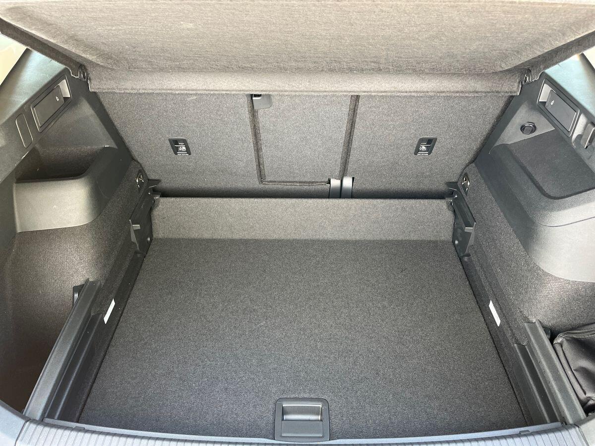 Volkswagen Tiguan Photo at-282546f016604c0fb229c16383092893.jpg