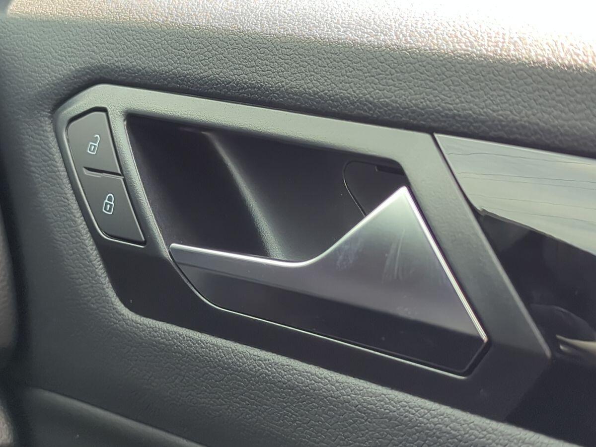 Volkswagen T-Roc Photo at-283eb06ee92b4a9391b9658212ef9335.jpg