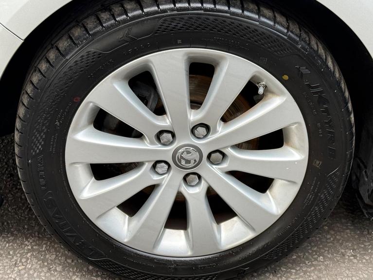 Used Vauxhall Zafira Tourer VN66YOP 24