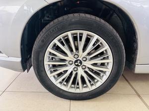 Mitsubishi Outlander Photo 12