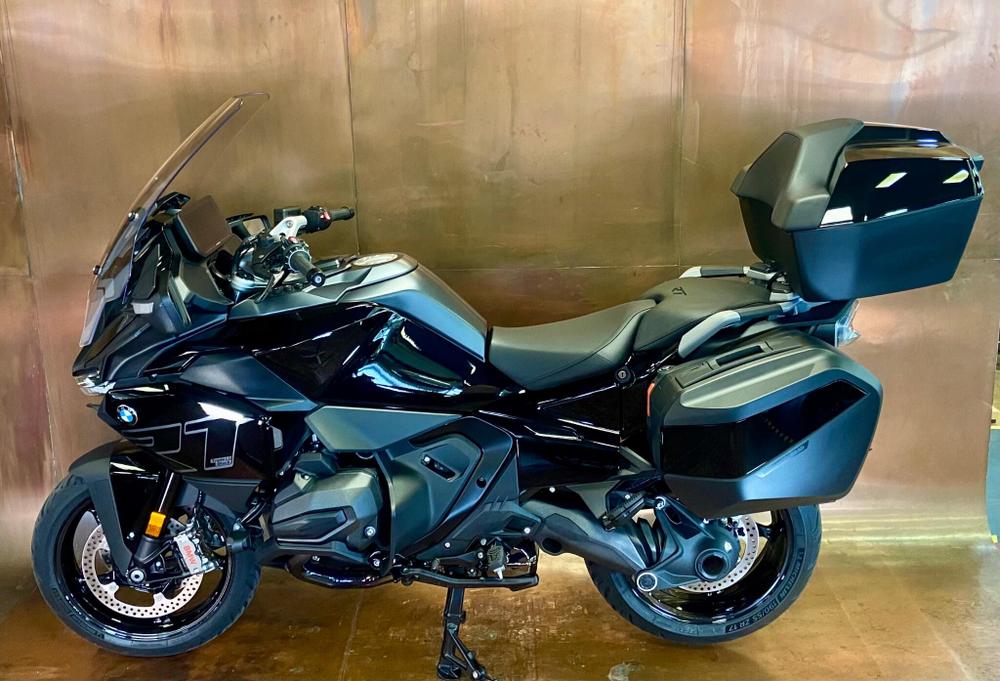BMW R 1300 RT Photo at-29410902de1048ed93107684b2ab442e.jpg