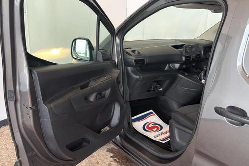 Vauxhall COMBO Photo at-29586d8d85f64f1296e27688a41c1b53.jpg