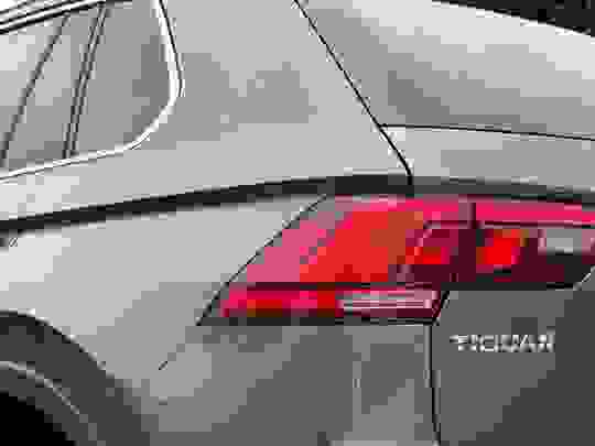 Volkswagen Tiguan Photo at-2967c1f967e74b8db9e8ccc96f32b42e.jpg