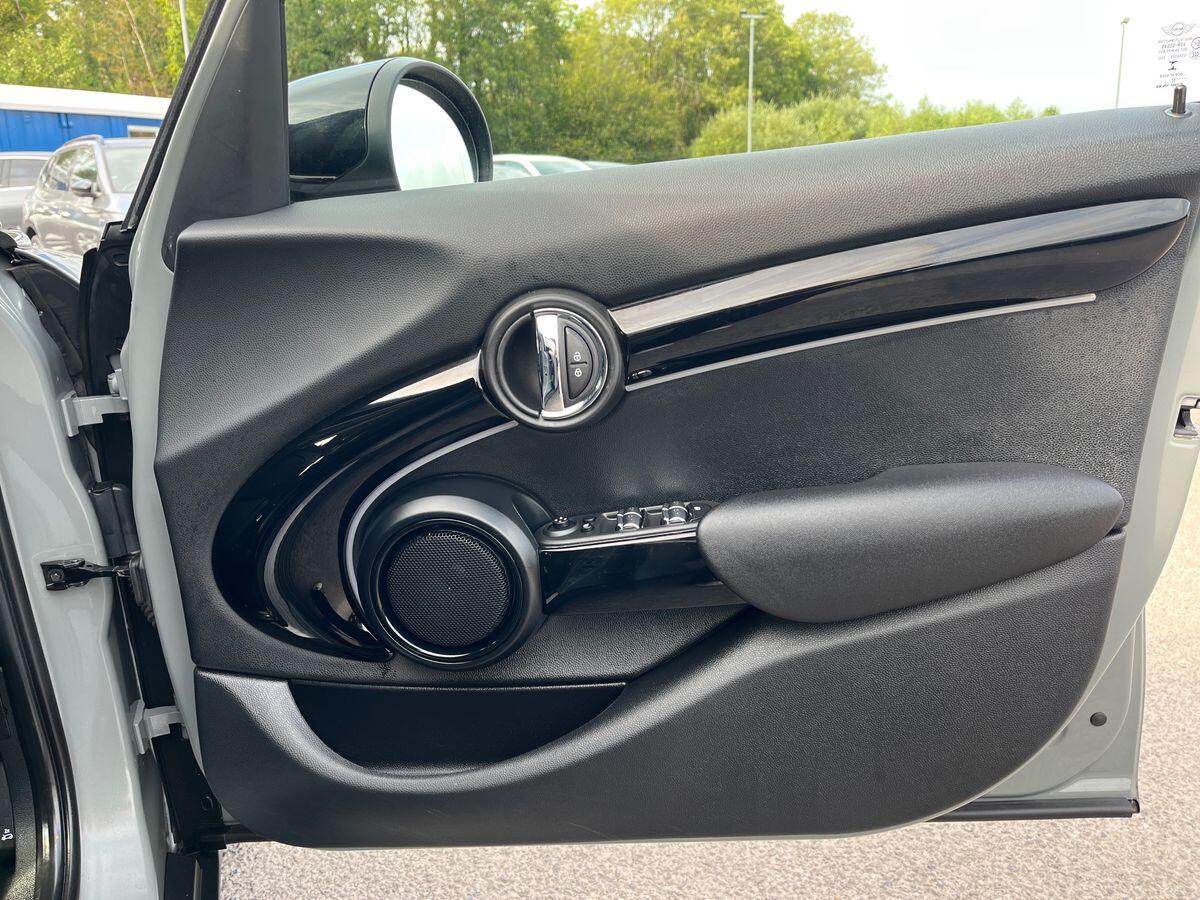 MINI Hatch Photo 24