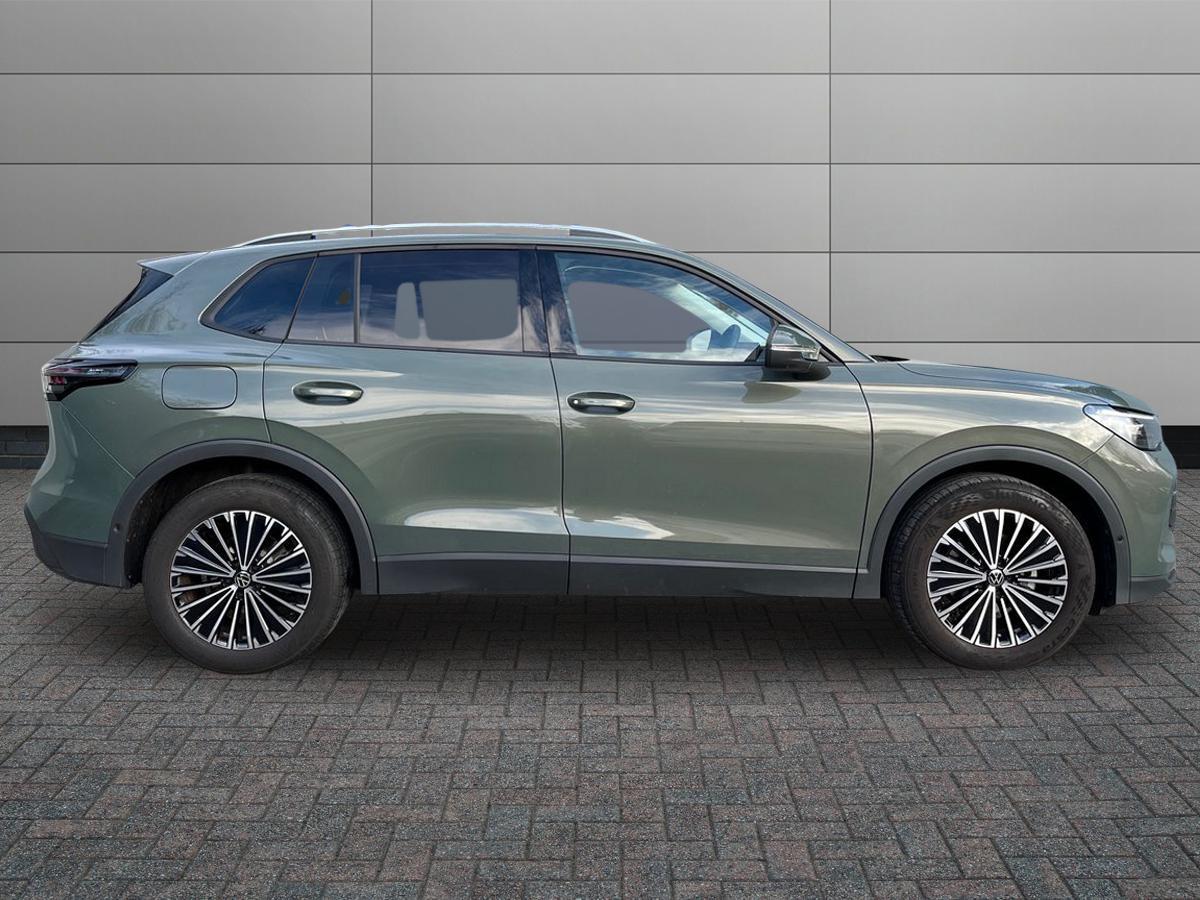 Volkswagen Tiguan Photo at-29d08c17d667412c98b779fa28f13504.jpg