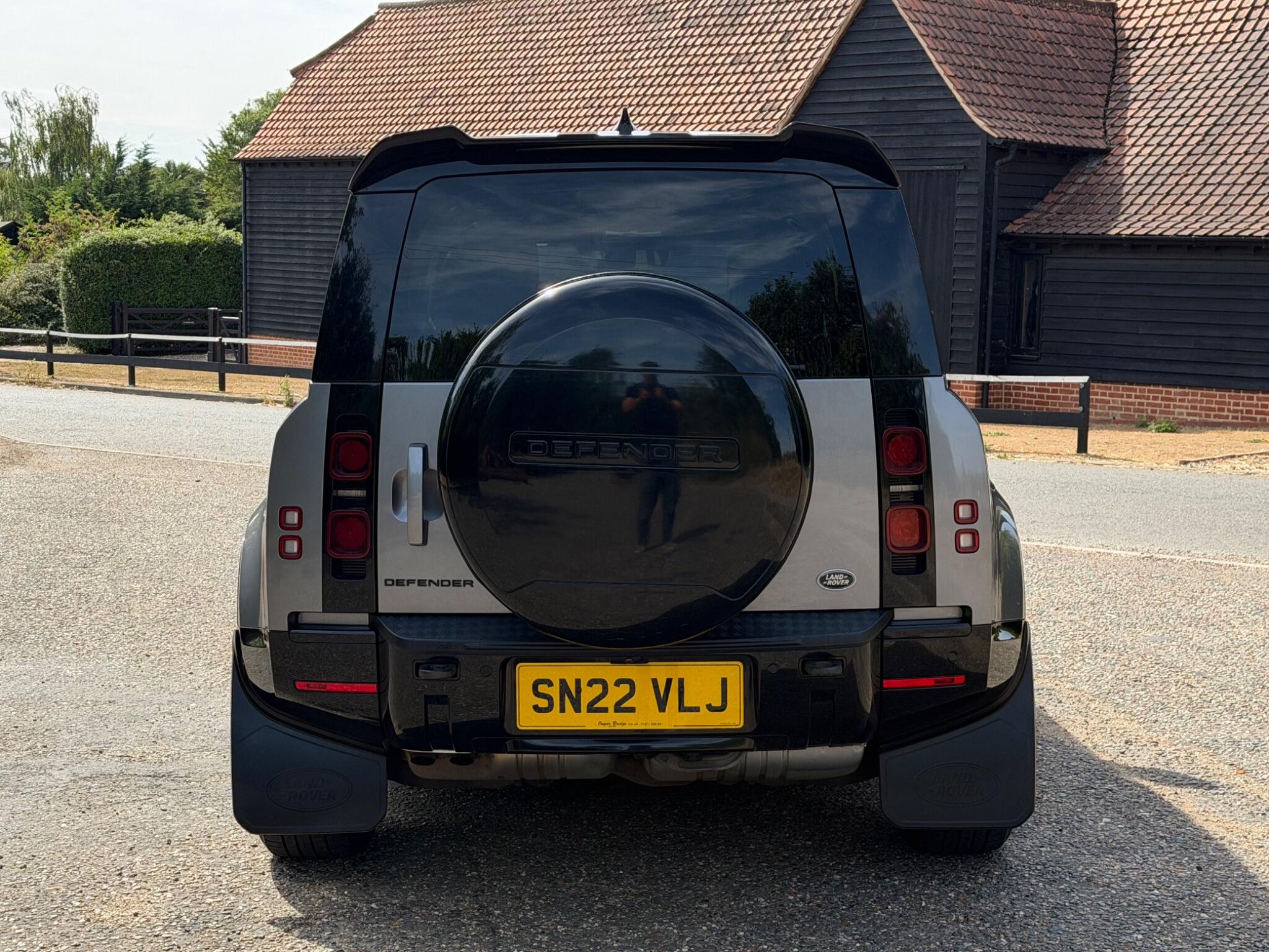 Land Rover Defender 110 3.0 D250 MHEV X-Dynamic HSE SUV 5dr Diesel Auto 4WD Euro 6 (s/s) (250 ps) — photo 12
