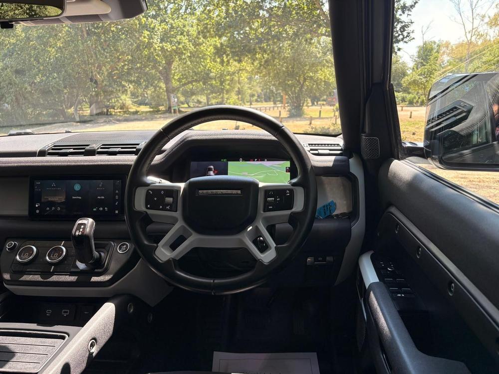 Land Rover Defender 110 Photo at-29eba81e7e3a43f0b483fe545363b82f.jpg