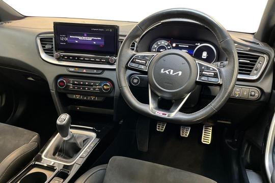 Kia XCeed Photo at-2a2ec2f04f154dd4af594b70684a6199.jpg